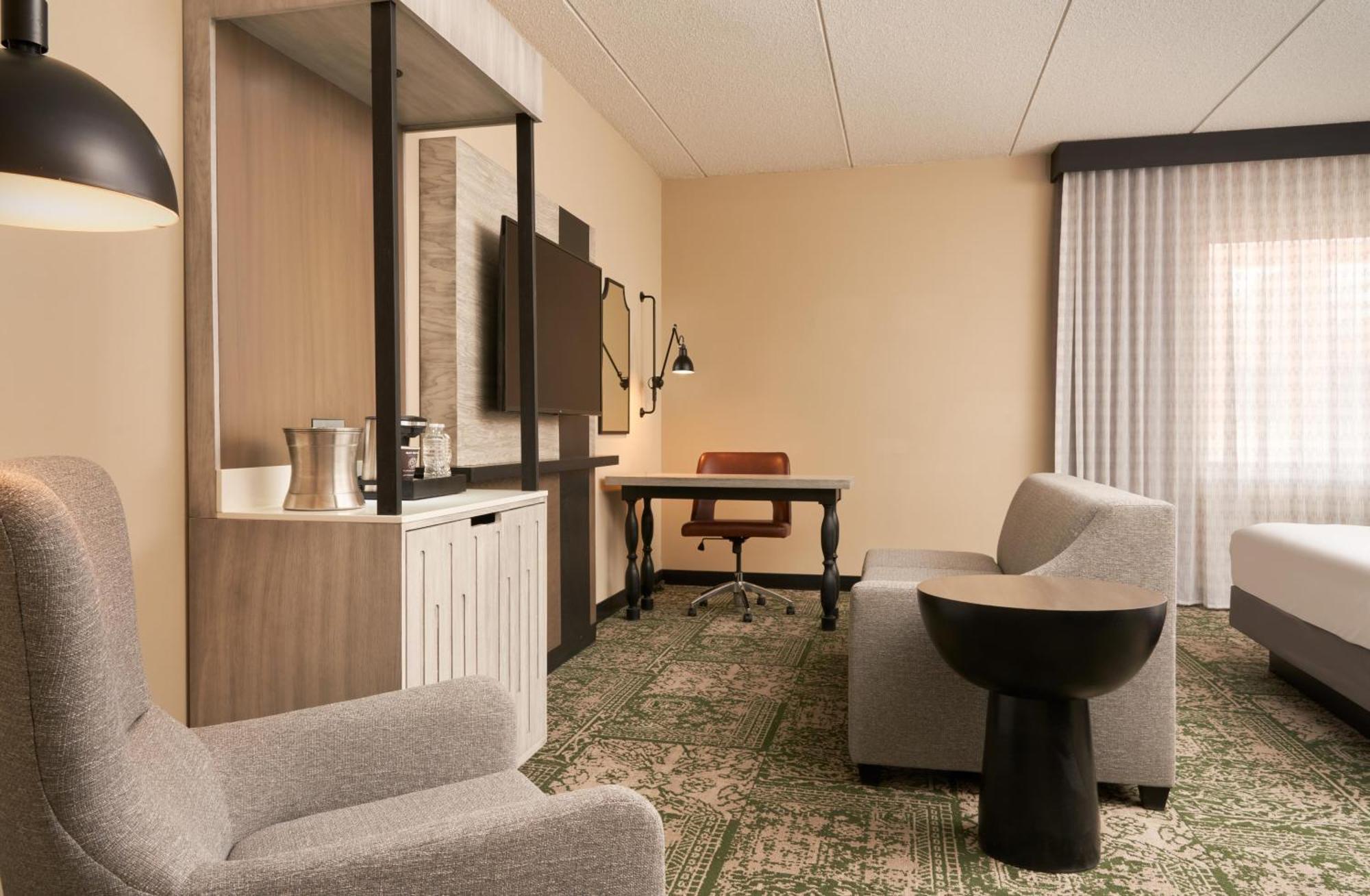 Junior King Suite Seating Area
