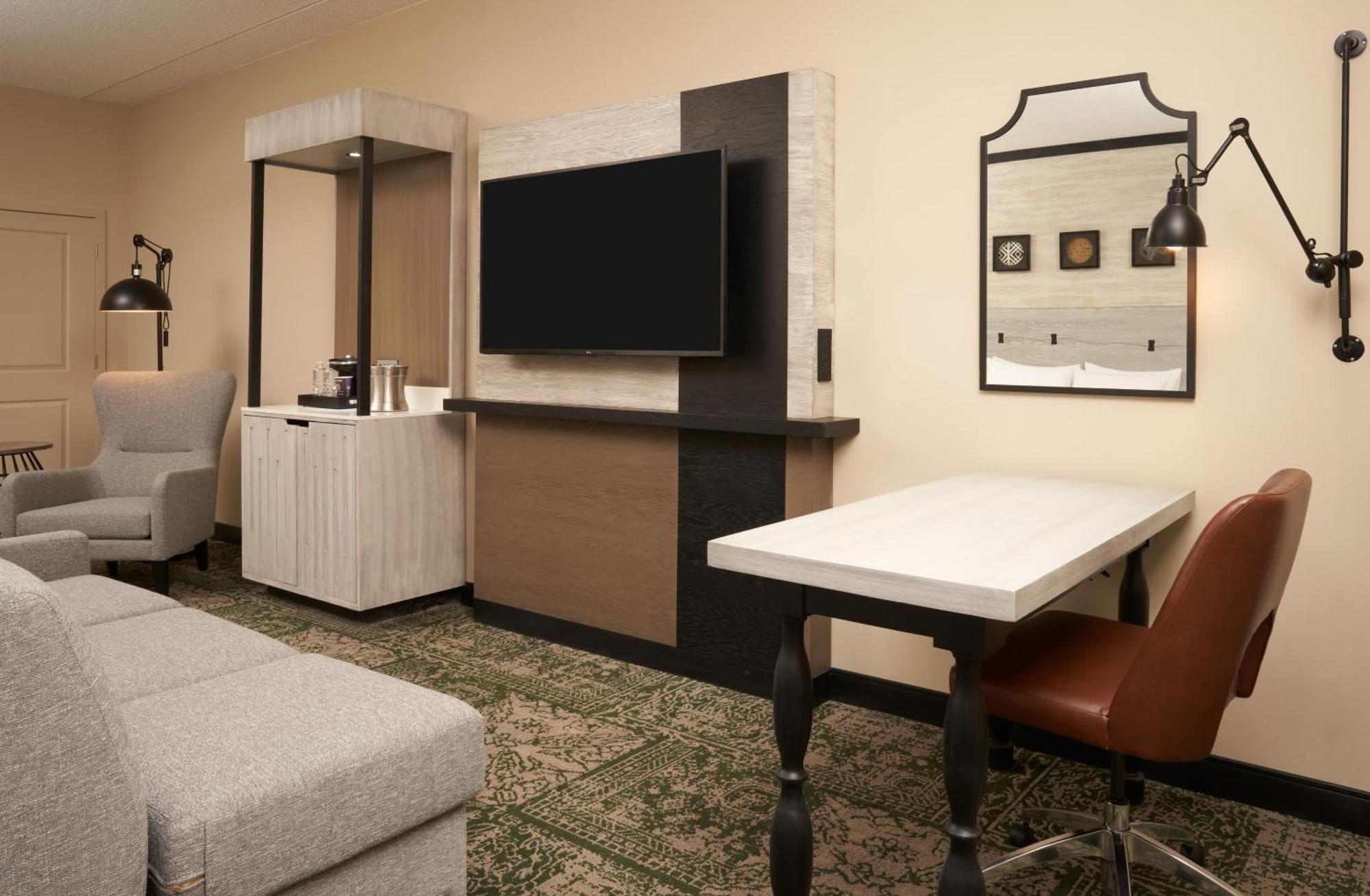 Junior King Suite Seating Area