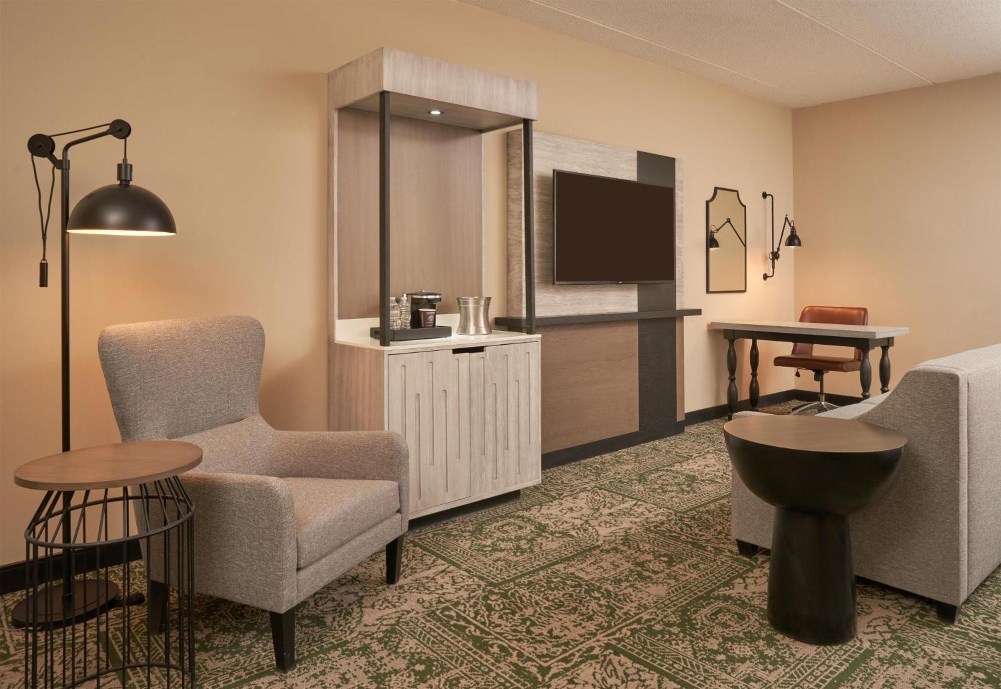 Junior King Suite Seating Area