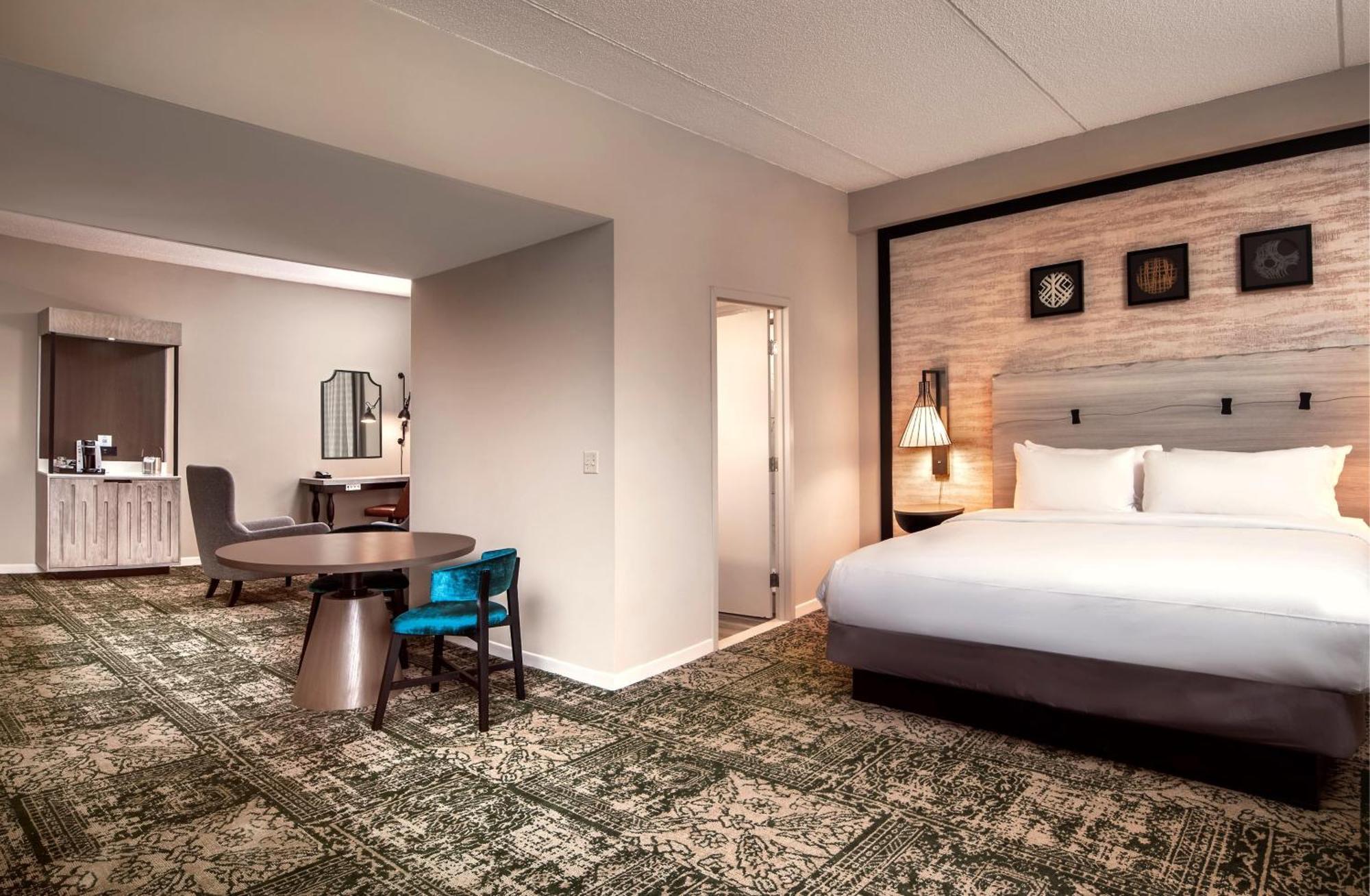 Junior King Suite Seating Area