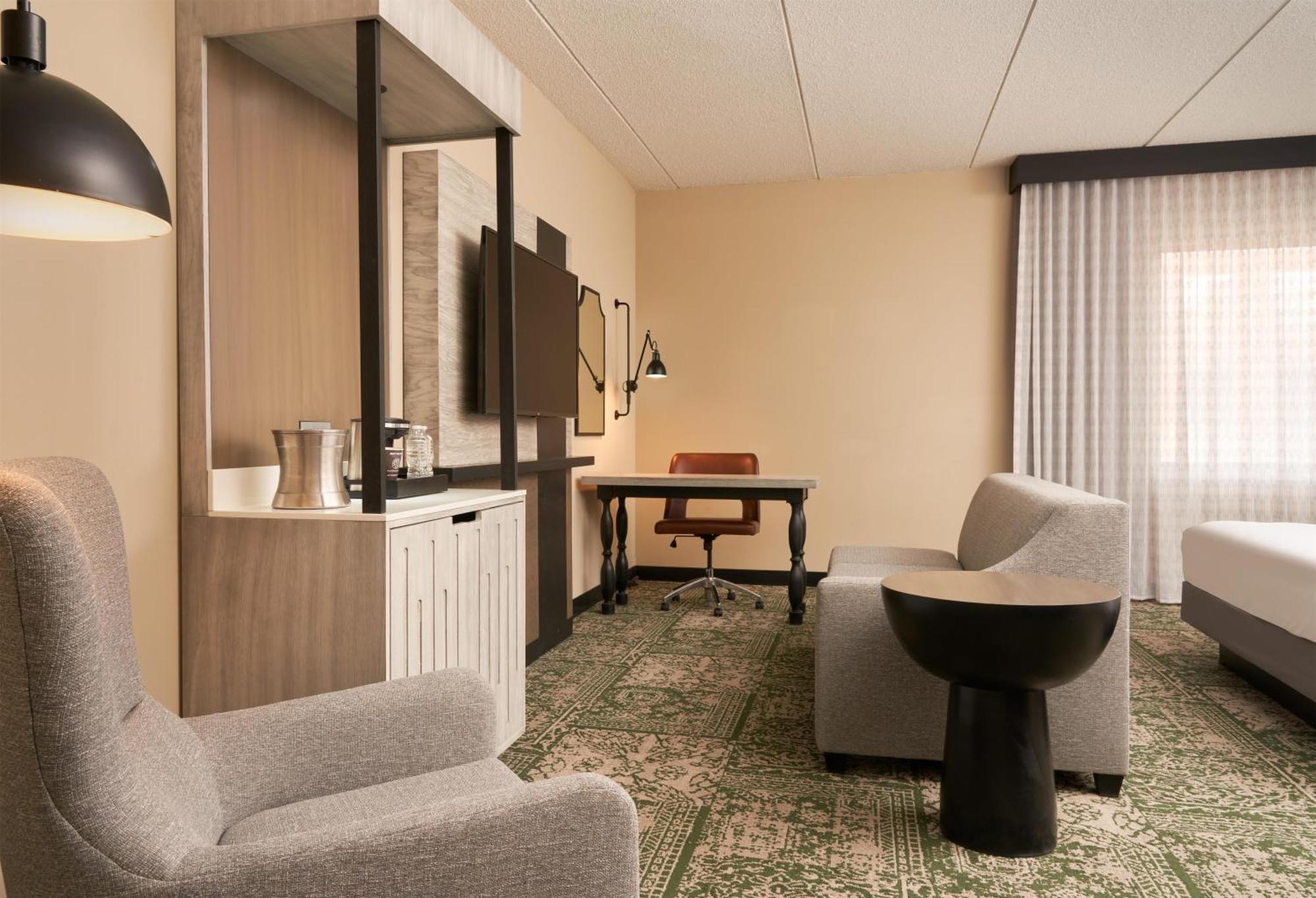 Junior King Suite Seating Area