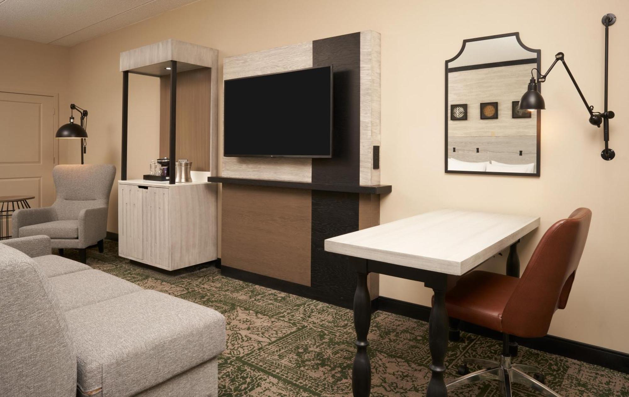Junior King Suite Seating Area